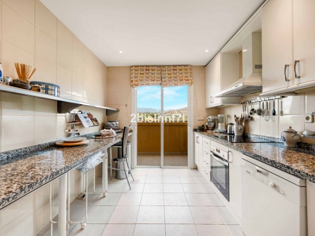 3 Bedrooms Apartment in Elviria