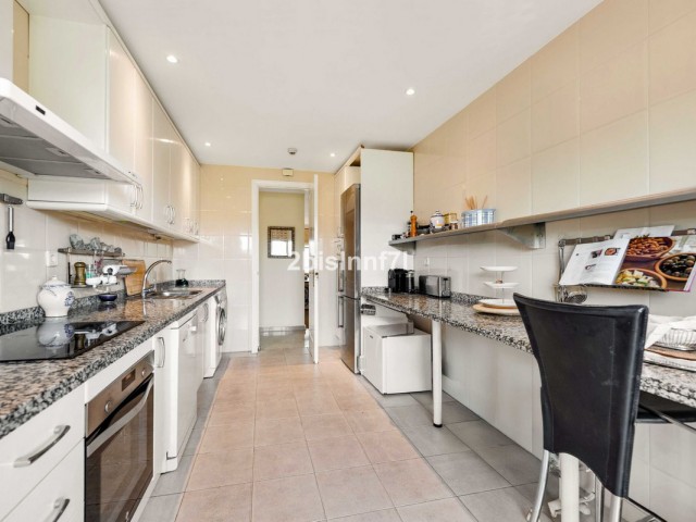 3 Bedrooms Apartment in Elviria