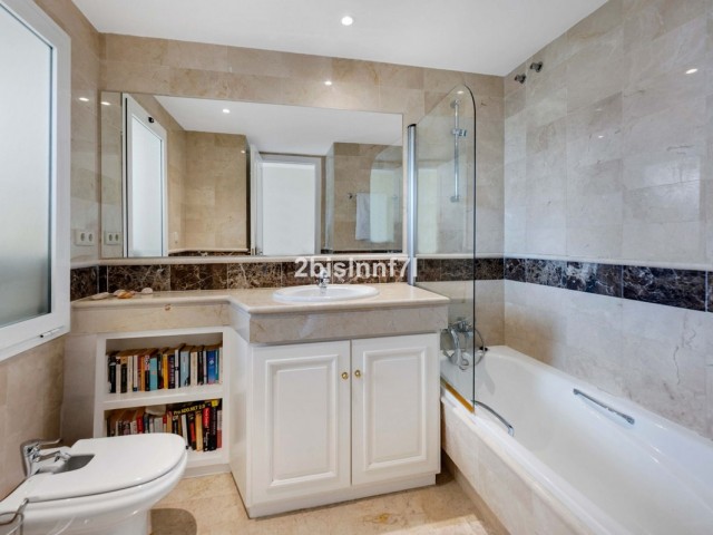 3 Bedrooms Apartment in Elviria