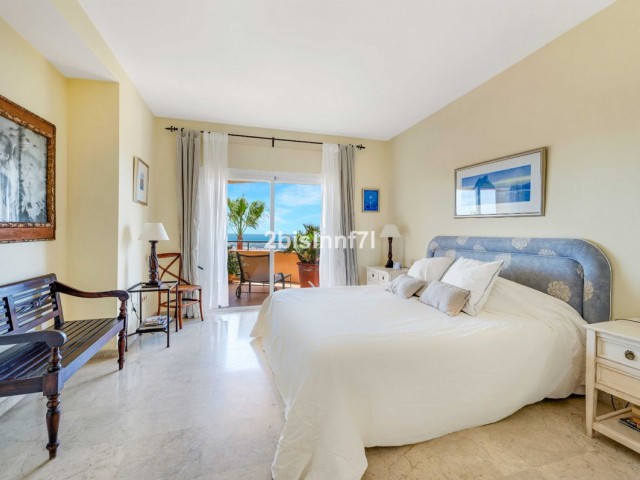 3 Bedrooms Apartment in Elviria