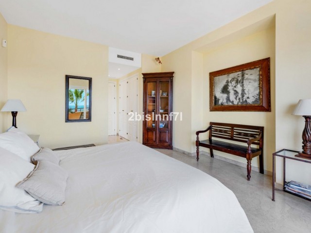 3 Bedrooms Apartment in Elviria