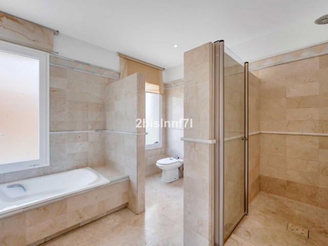 3 Bedrooms Apartment in Elviria