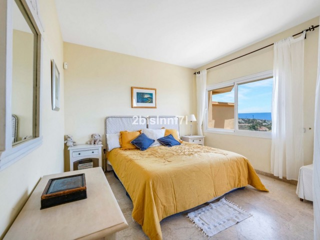 3 Bedrooms Apartment in Elviria