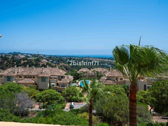 3 Bedrooms Apartment in Elviria