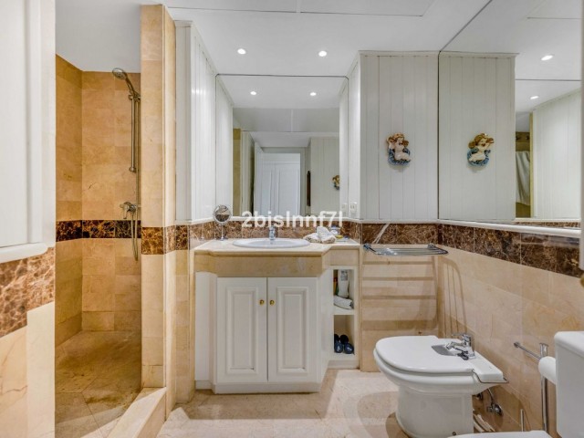 3 Bedrooms Apartment in Elviria