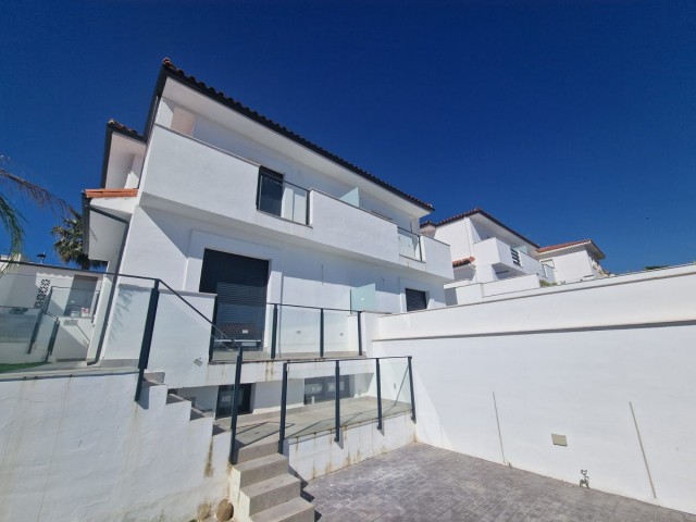 Villa con 2 Dormitorios  en Manilva
