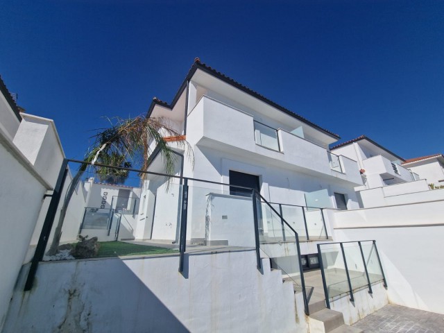 Villa con 2 Dormitorios  en Manilva