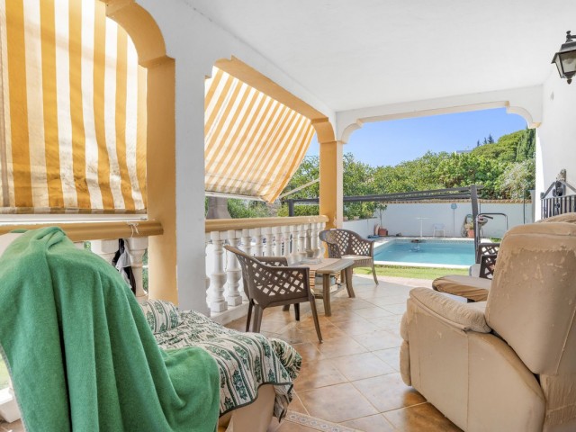 Villa avec 6 Chambres  à Estepona