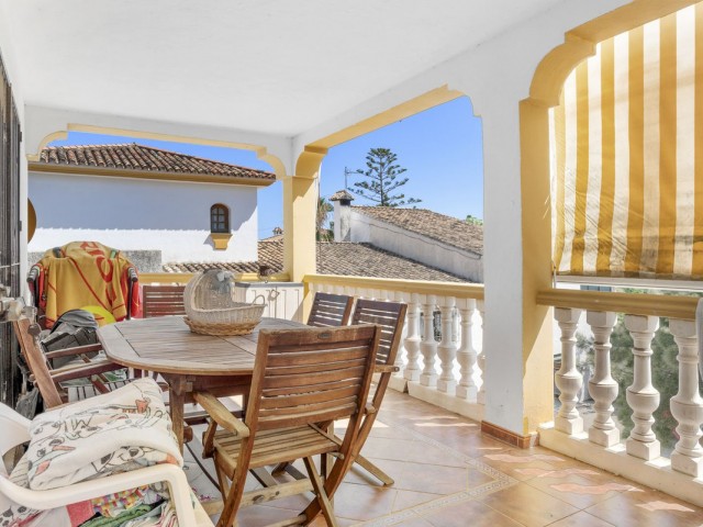 Villa avec 6 Chambres  à Estepona
