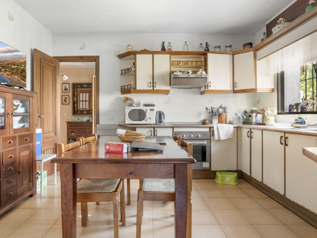 Villa avec 6 Chambres  à Estepona