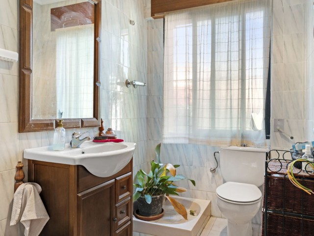 Villa avec 6 Chambres  à Estepona