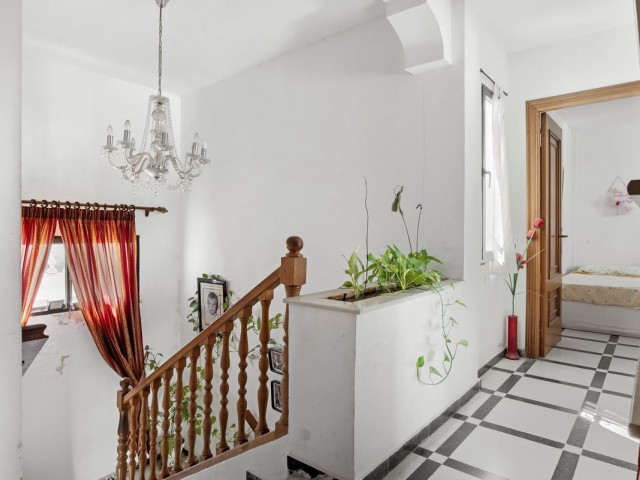 Villa avec 6 Chambres  à Estepona