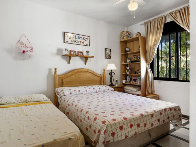 Villa avec 6 Chambres  à Estepona