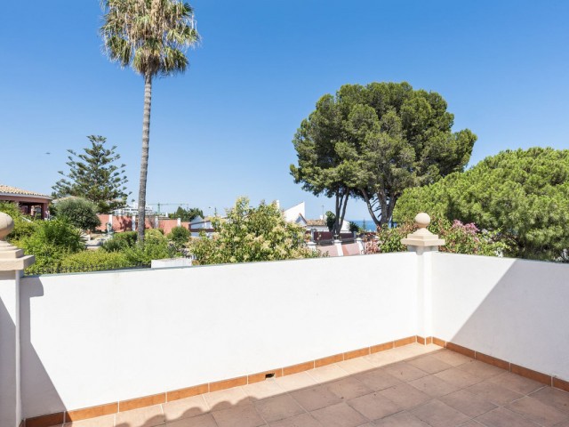 Villa avec 6 Chambres  à Estepona