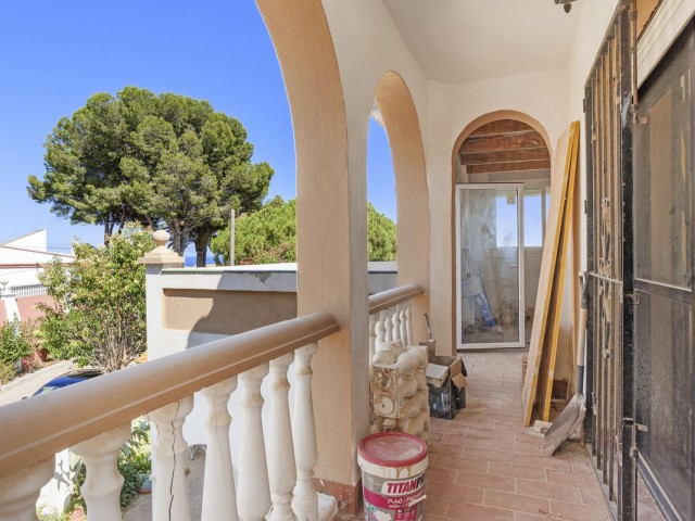Villa avec 6 Chambres  à Estepona