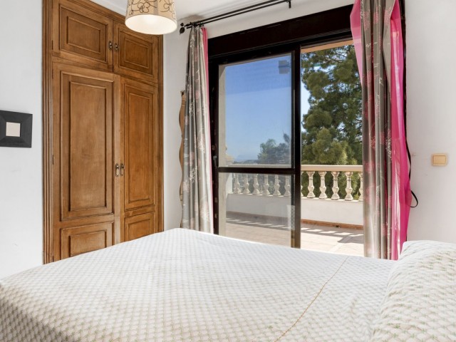 Villa avec 6 Chambres  à Estepona
