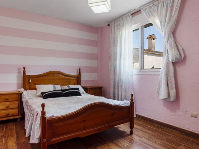 Villa avec 6 Chambres  à Estepona