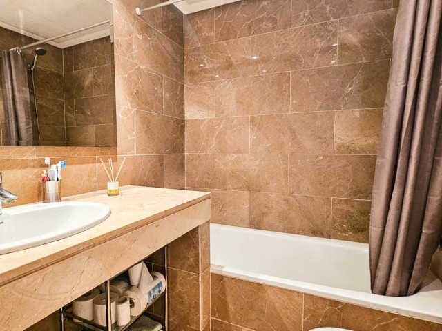Apartamento con 2 Dormitorios  en La Duquesa