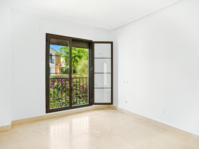 4 Slaapkamer Rijtjeshuis in Los Arqueros