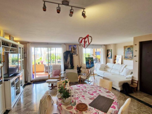 Maison mitoyenne avec 3 Chambres  à Estepona
