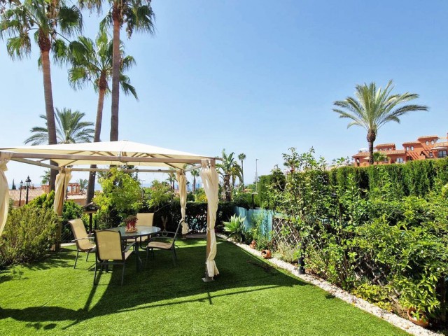 Maison mitoyenne avec 3 Chambres  à Estepona