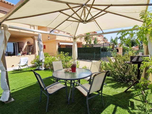 Maison mitoyenne avec 3 Chambres  à Estepona