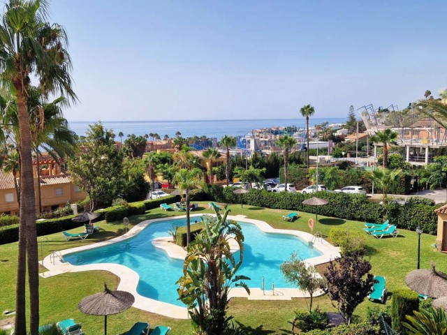 Maison mitoyenne avec 3 Chambres  à Estepona