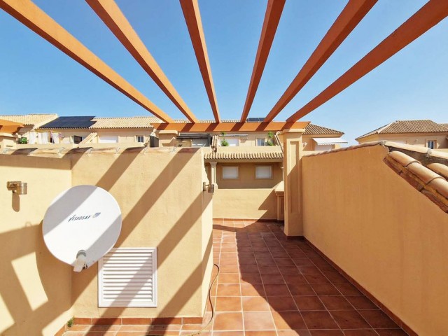 Maison mitoyenne avec 3 Chambres  à Estepona