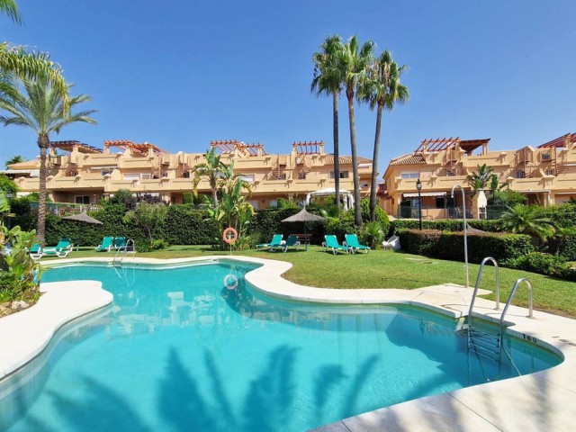 Maison mitoyenne avec 3 Chambres  à Estepona