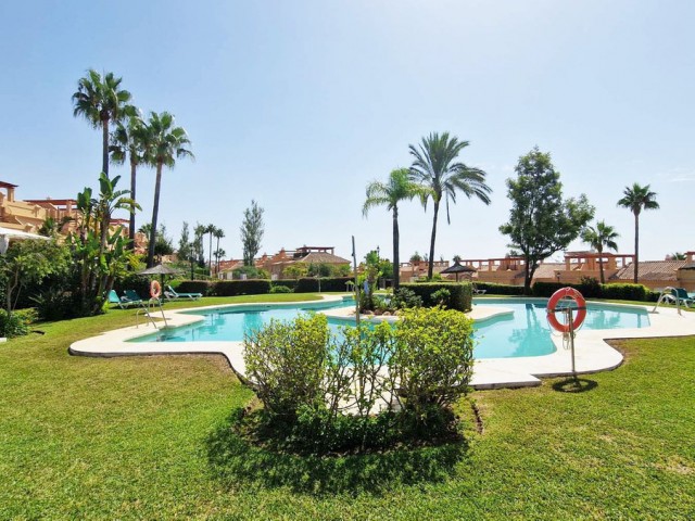 Maison mitoyenne avec 3 Chambres  à Estepona
