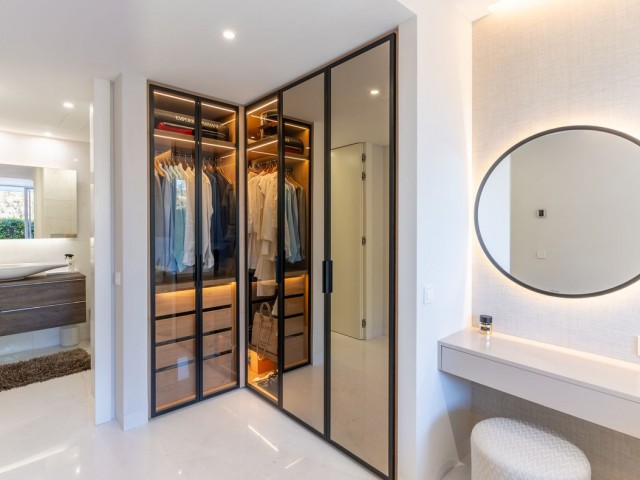 Apartamento con 2 Dormitorios  en Estepona