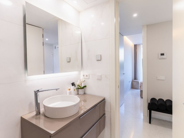 Apartamento con 2 Dormitorios  en Estepona