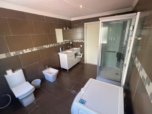 7 Soveroms Villa i Marbella