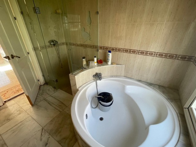 7 Soveroms Villa i Marbella