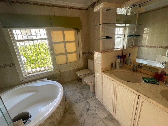 7 Soveroms Villa i Marbella