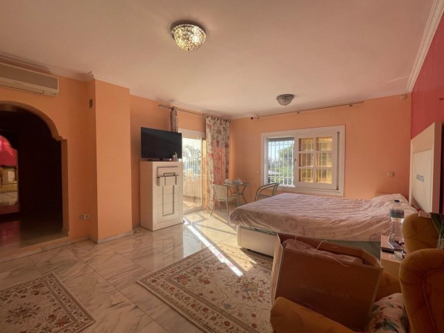 7 Soveroms Villa i Marbella