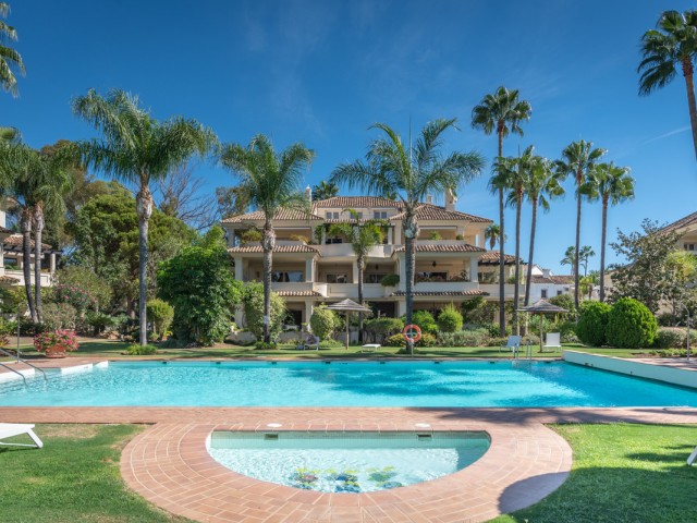 Appartement avec 3 Chambres  à Nueva Andalucía