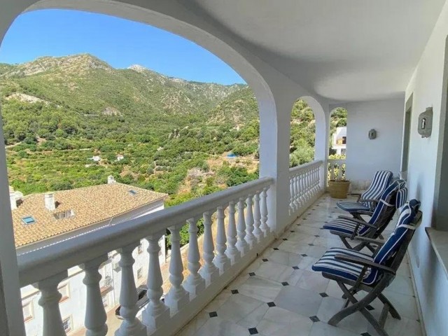 5 Soveroms Villa i Ojén