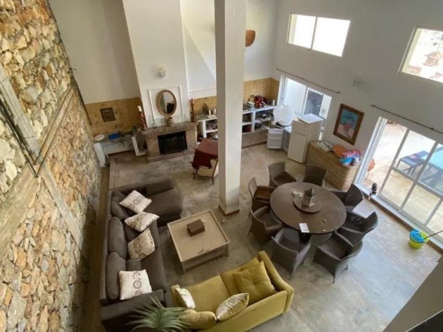 5 Soveroms Villa i Ojén