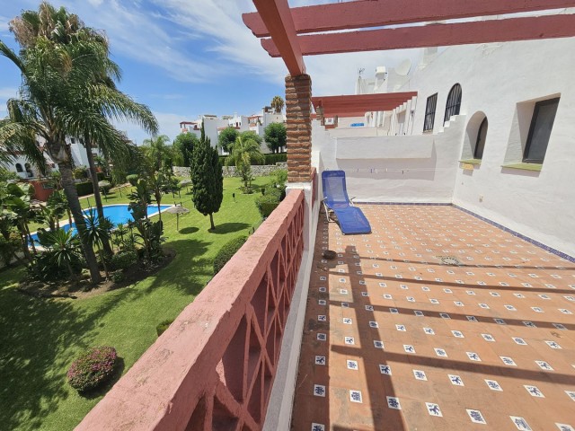 Maison mitoyenne avec 4 Chambres  à Estepona