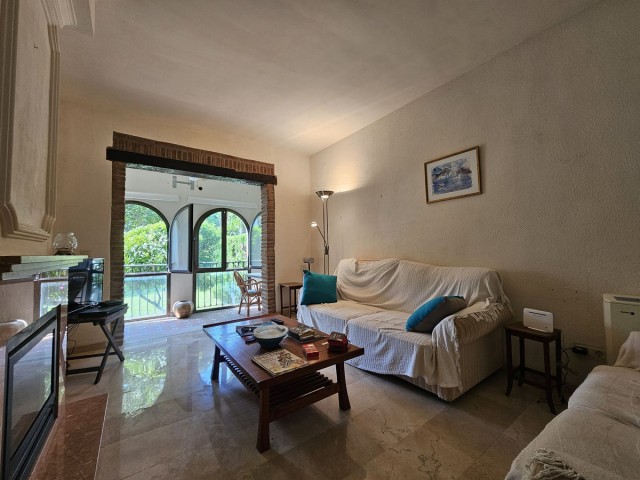 Maison mitoyenne avec 4 Chambres  à Estepona