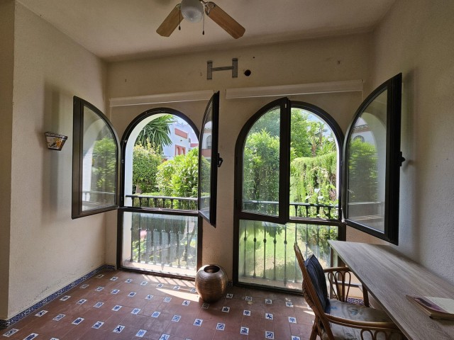 Maison mitoyenne avec 4 Chambres  à Estepona