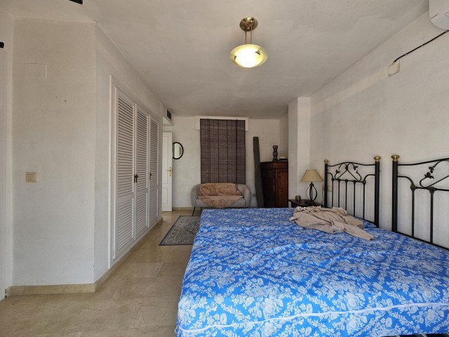 Maison mitoyenne avec 4 Chambres  à Estepona