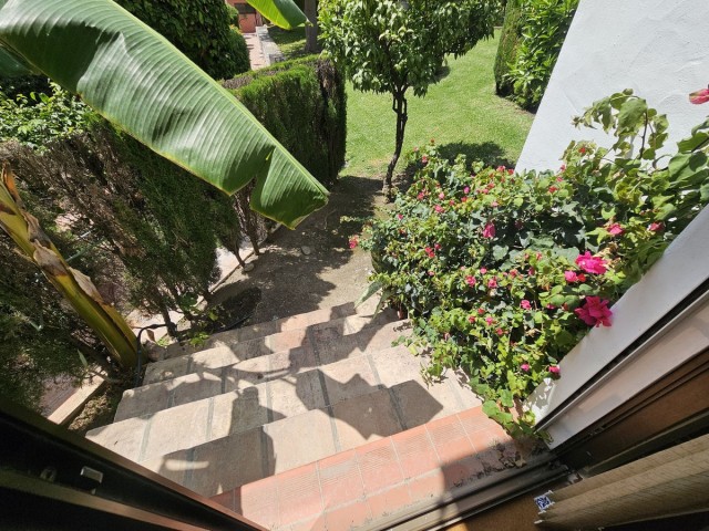 Maison mitoyenne avec 4 Chambres  à Estepona
