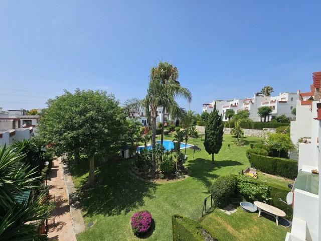 Maison mitoyenne avec 4 Chambres  à Estepona