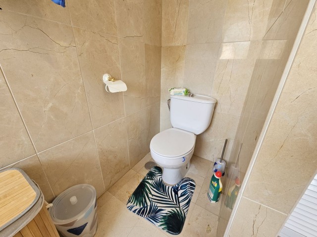 Maison mitoyenne avec 4 Chambres  à Estepona