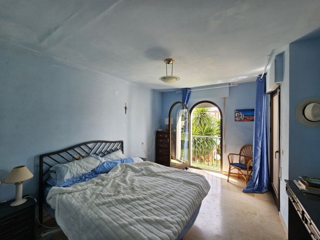 Maison mitoyenne avec 4 Chambres  à Estepona