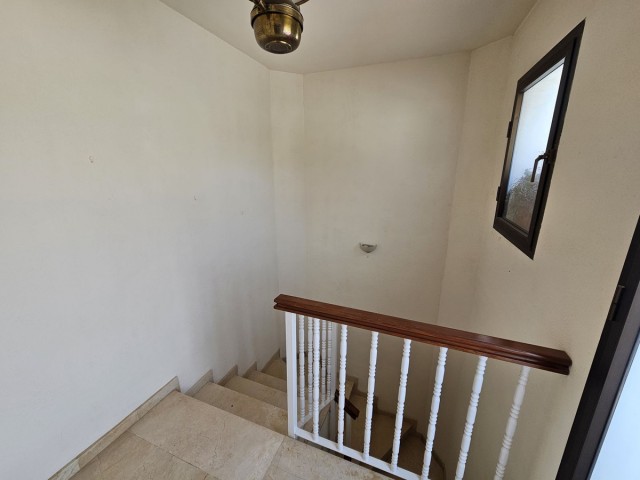 Maison mitoyenne avec 4 Chambres  à Estepona
