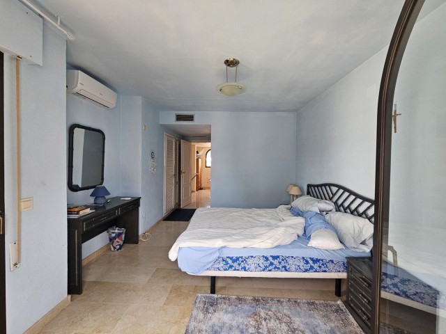Maison mitoyenne avec 4 Chambres  à Estepona