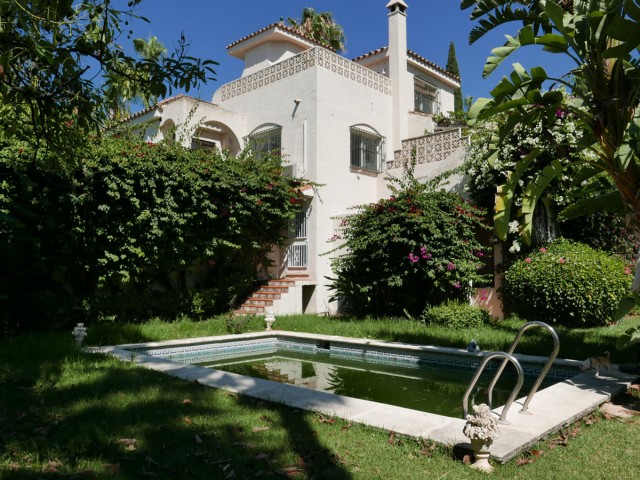4 Schlafzimmer Villa in Nueva Andalucía